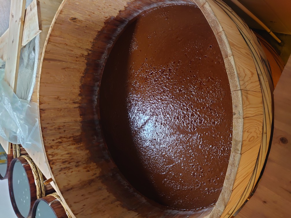 玉鈴の醤油をもっと身近に体験見学会木桶醤油にふれながら醤油の面白さを味わってみませんか