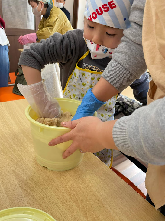 みそづくり体験と味噌蔵見学（事前予約制）