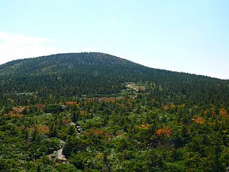 梵天岩から、今から向かう西吾妻山