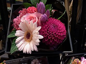 さすが、花屋さんのアレンジです。