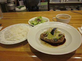 日替わりランチ。この日はなんとかハンバーグ