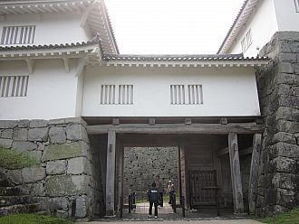 おっ！立派な門ですね