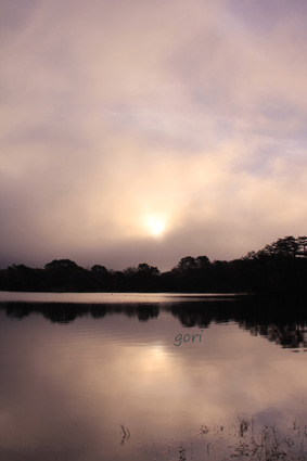 流れてきた雲に覆われた日の出後