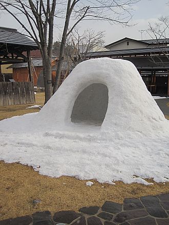 思わず入ってみたくなるかまくら(´▽｀)