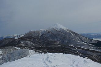 山頂から見る磐梯山