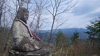 山頂の大仏と雄国山＆磐梯山