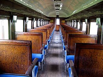 熱塩温泉駅停車中