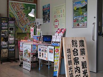 木の看板でお出迎え。