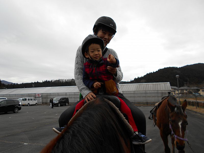 パッカパッカとゆられれば、みんな笑顔に！