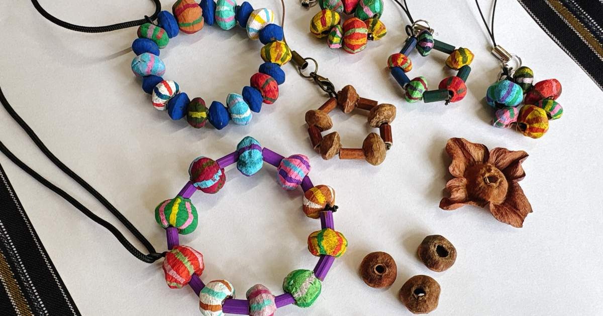 自然素材で楽しむ！柿のヘタとイタドリを使った手作りアクセサリー体験