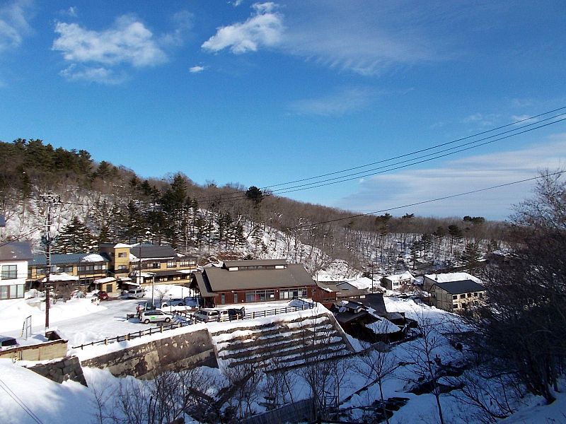 温泉公園よりあったか湯を望む