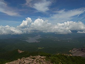 山頂から裏磐梯側を臨む