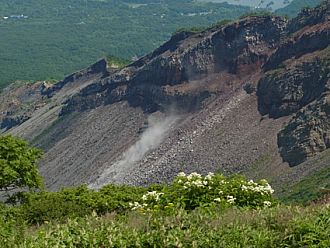 時々崩落の音が聞こえる