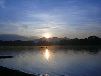 静かに夜が明ける・・・