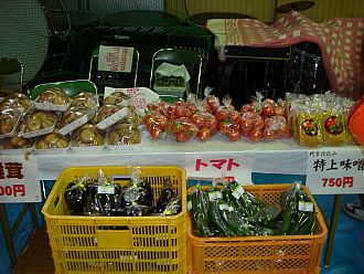 格安新鮮野菜。なす・きゅうりは100円