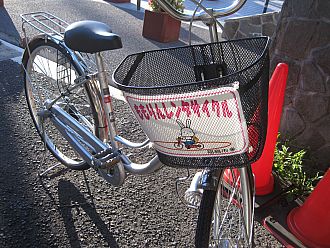 飯坂温泉駅のももりん号は残念ながらピンクじゃないです