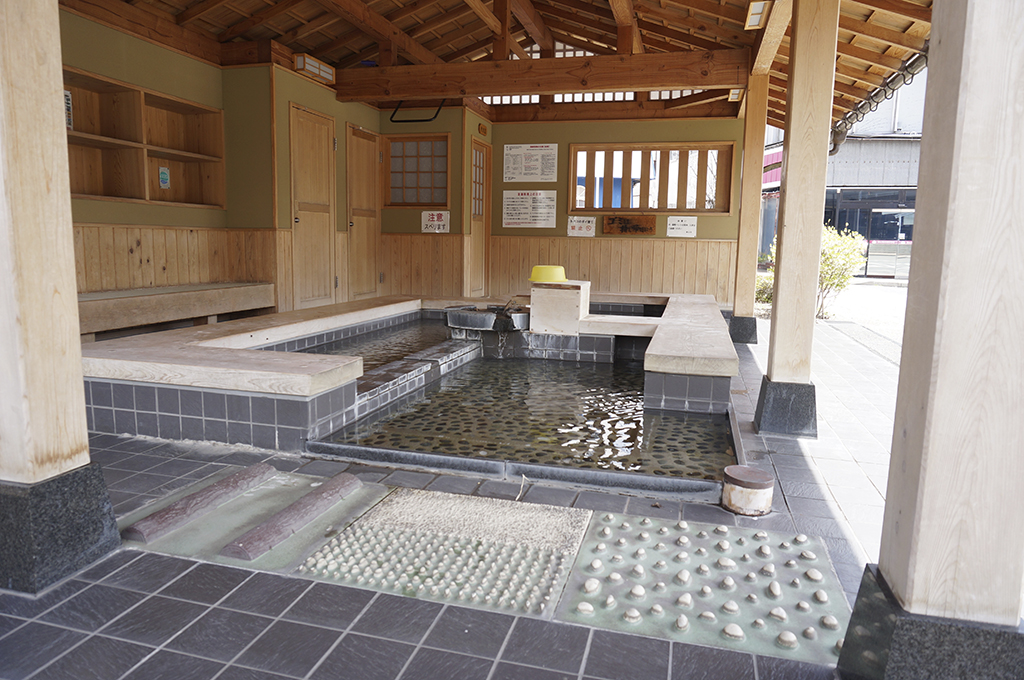 磐梯熱海温泉の足湯_駅前