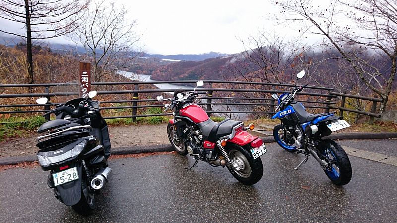 No 晩秋の磐梯吾妻レークライン三湖パラダイスよりバイクと共に湖を望む 猪苗代町 みんなの投稿フォト 福島県観光情報サイト ふくしまの旅 公式
