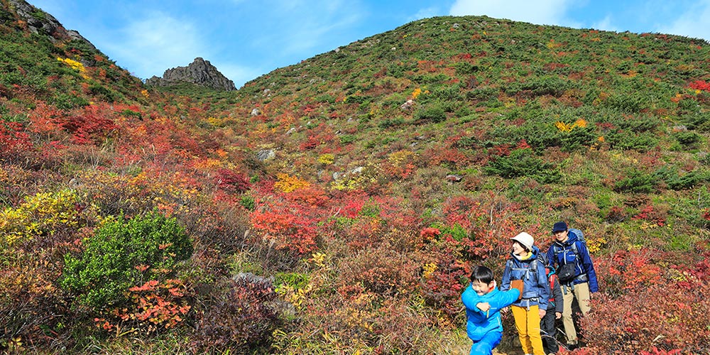 写真：紅葉の安達太良山と、山中の極上温泉へ